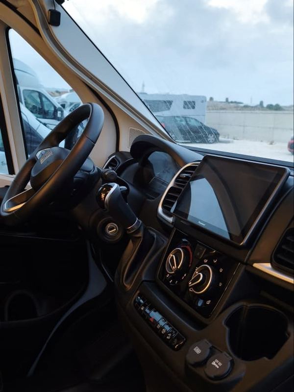 Salpicadero de autocaravana limpio